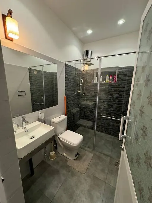 Family-Friendly Private Villa With Mountain Views Near Kandy Katugastota